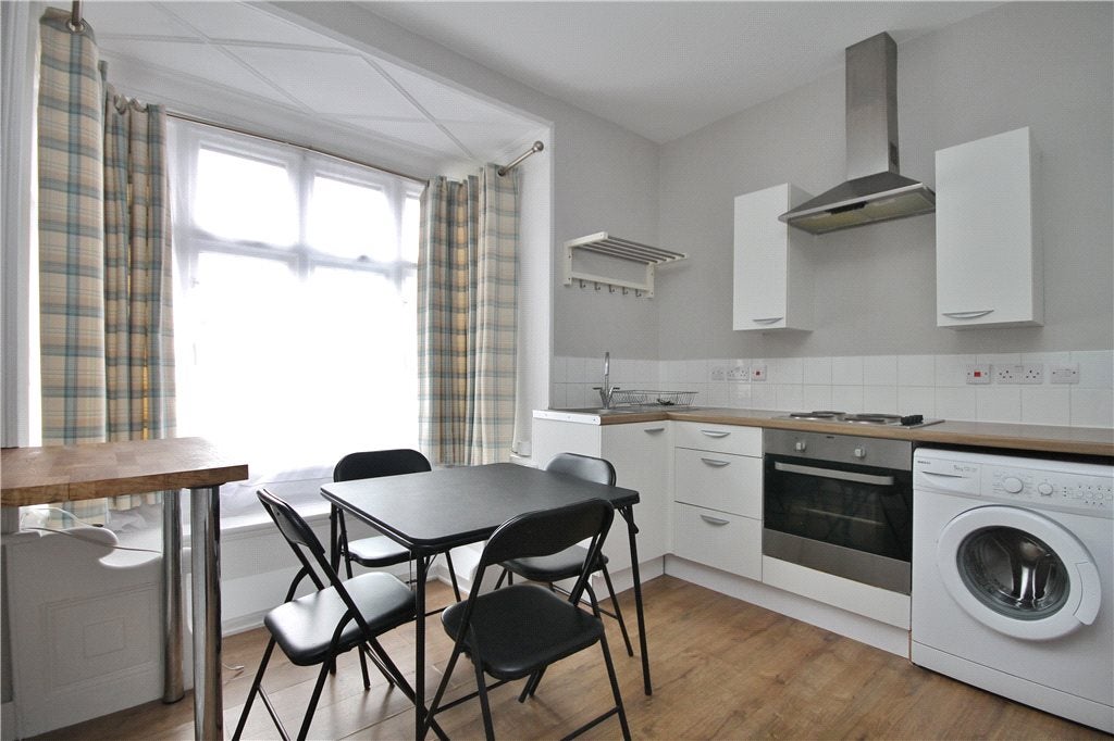 Flat Baillie Road in Guildford