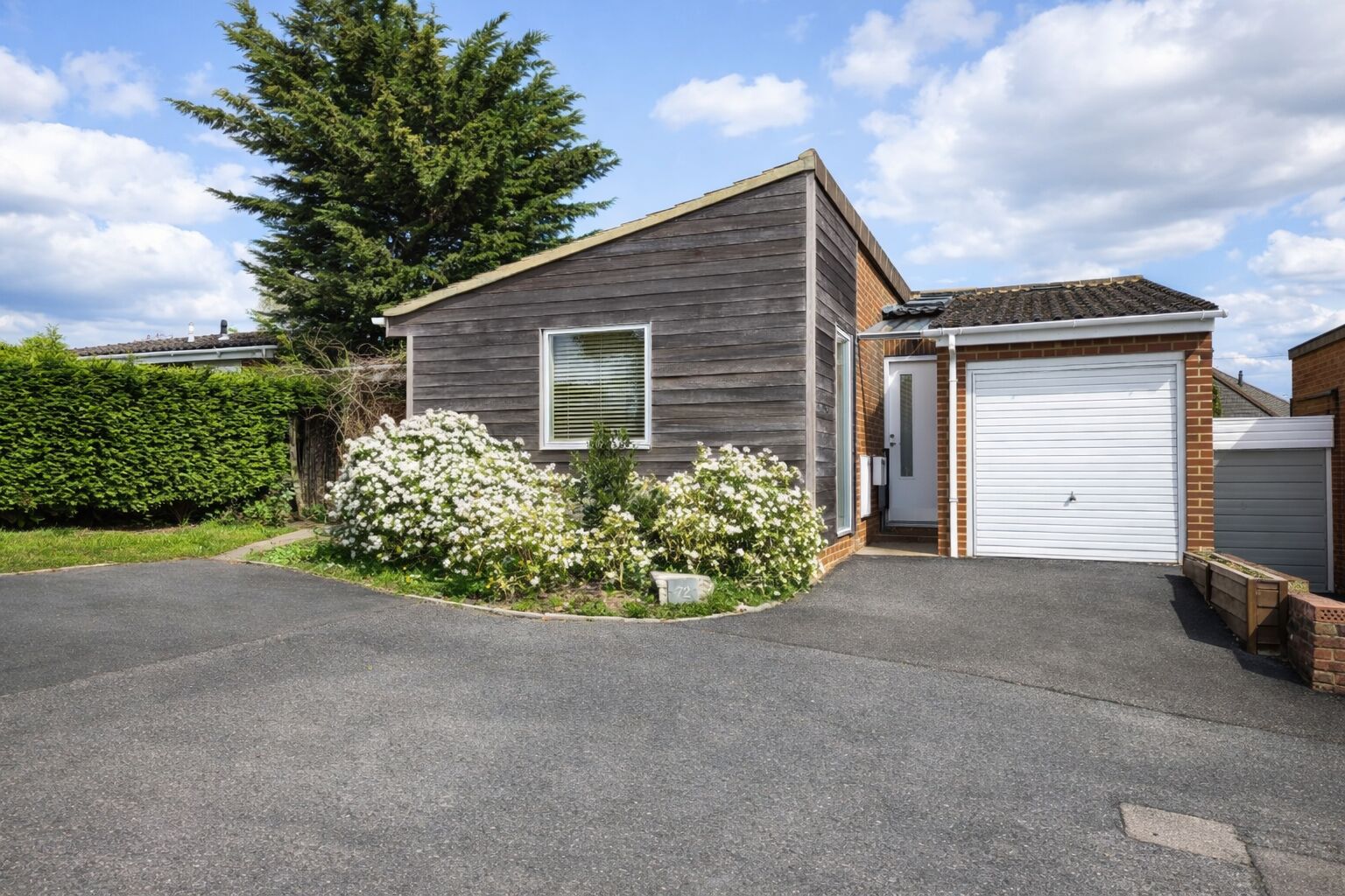 House Hurst Park Road in Twyford
