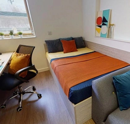 Flat Vicarage Road in Greater London