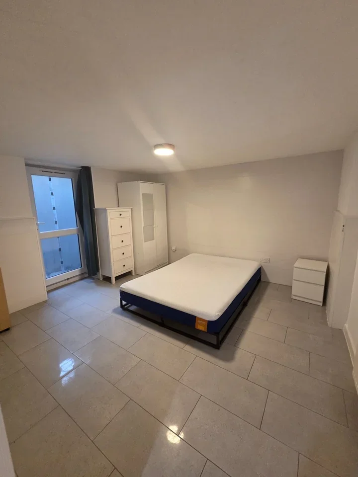 Flat Brookhill Road in Greater London