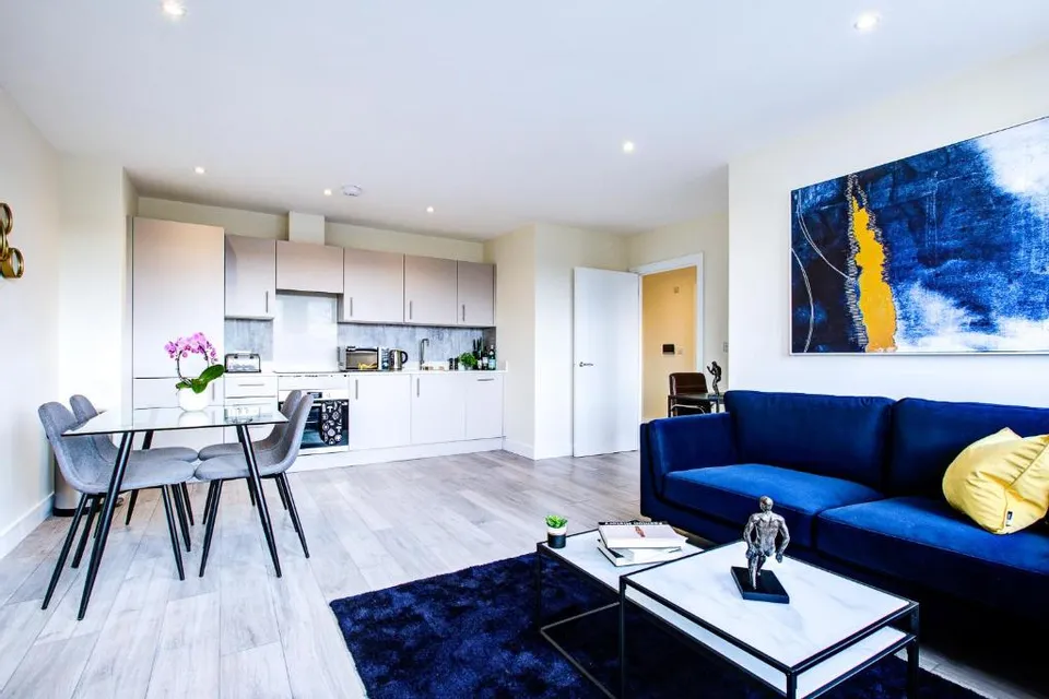Flat Ewell Road in Greater London