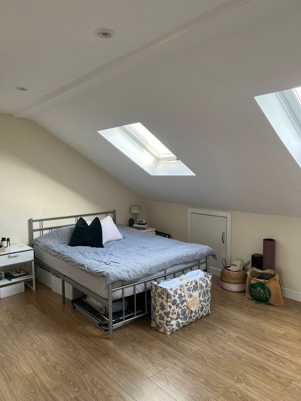 Room Falkland Road in Greater London