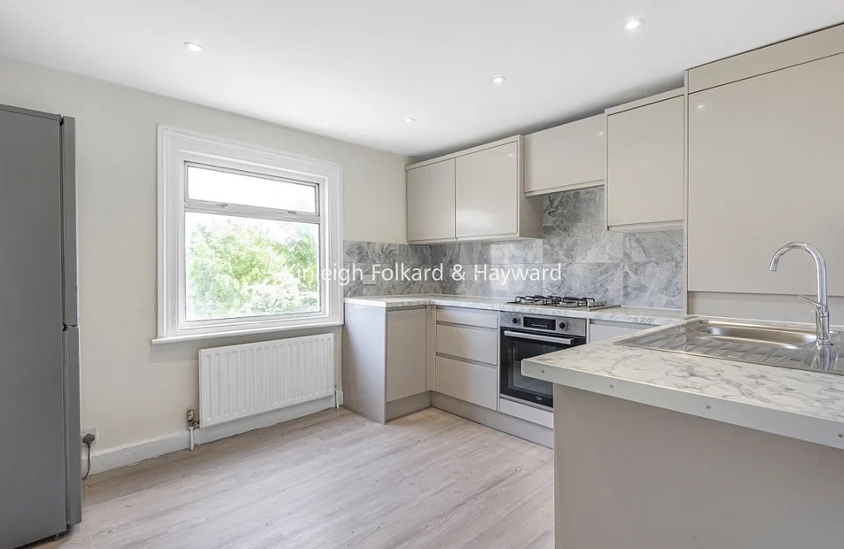 Flat Como Road in Greater London