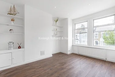 Flat Como Road in Greater London