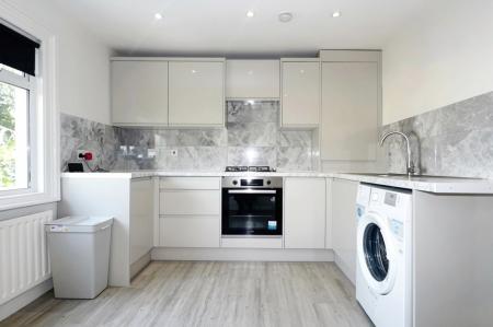 Flat Siddons Road in Greater London
