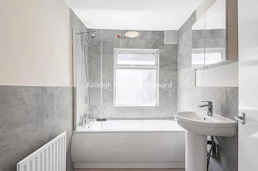 Flat Como Road in Greater London
