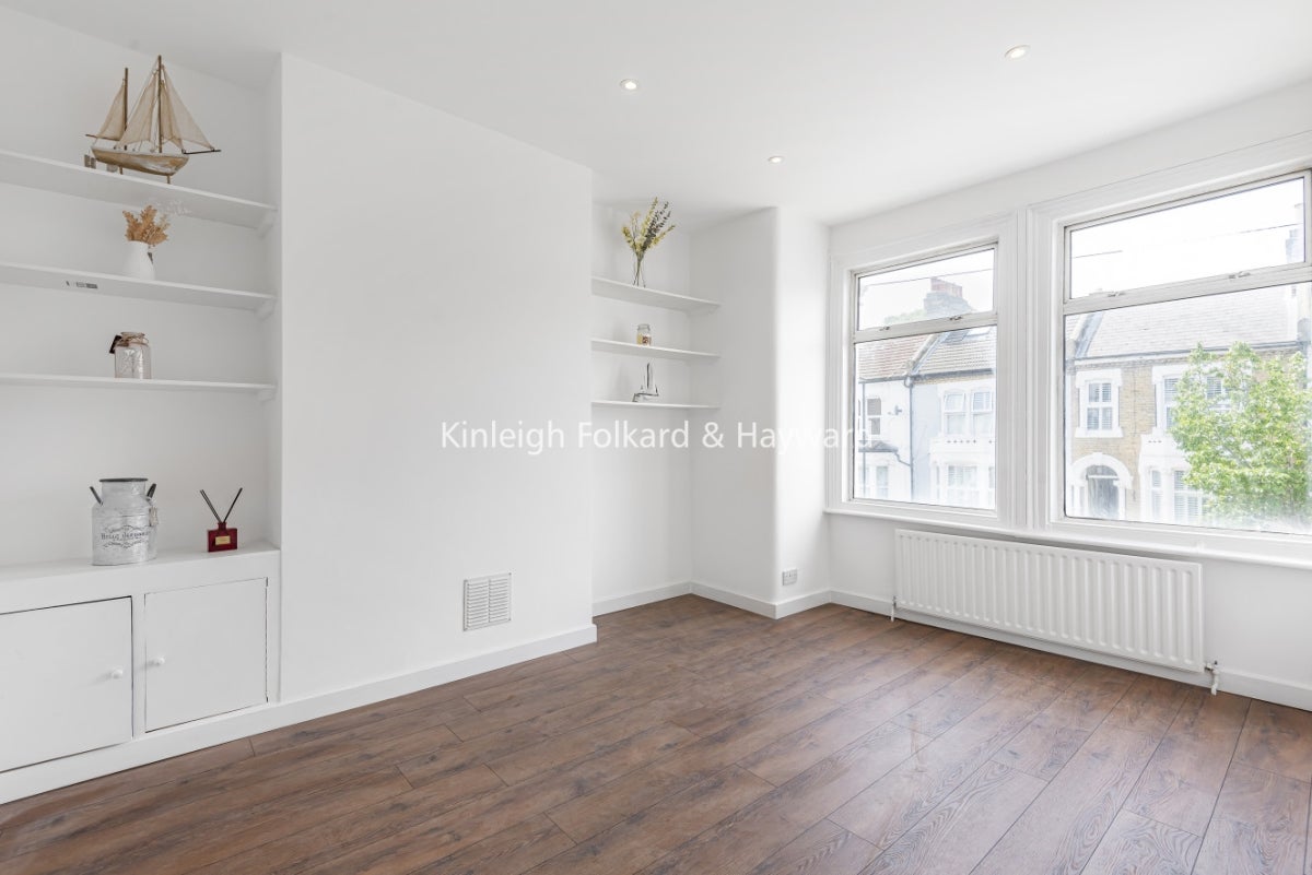Flat Como Road in Greater London
