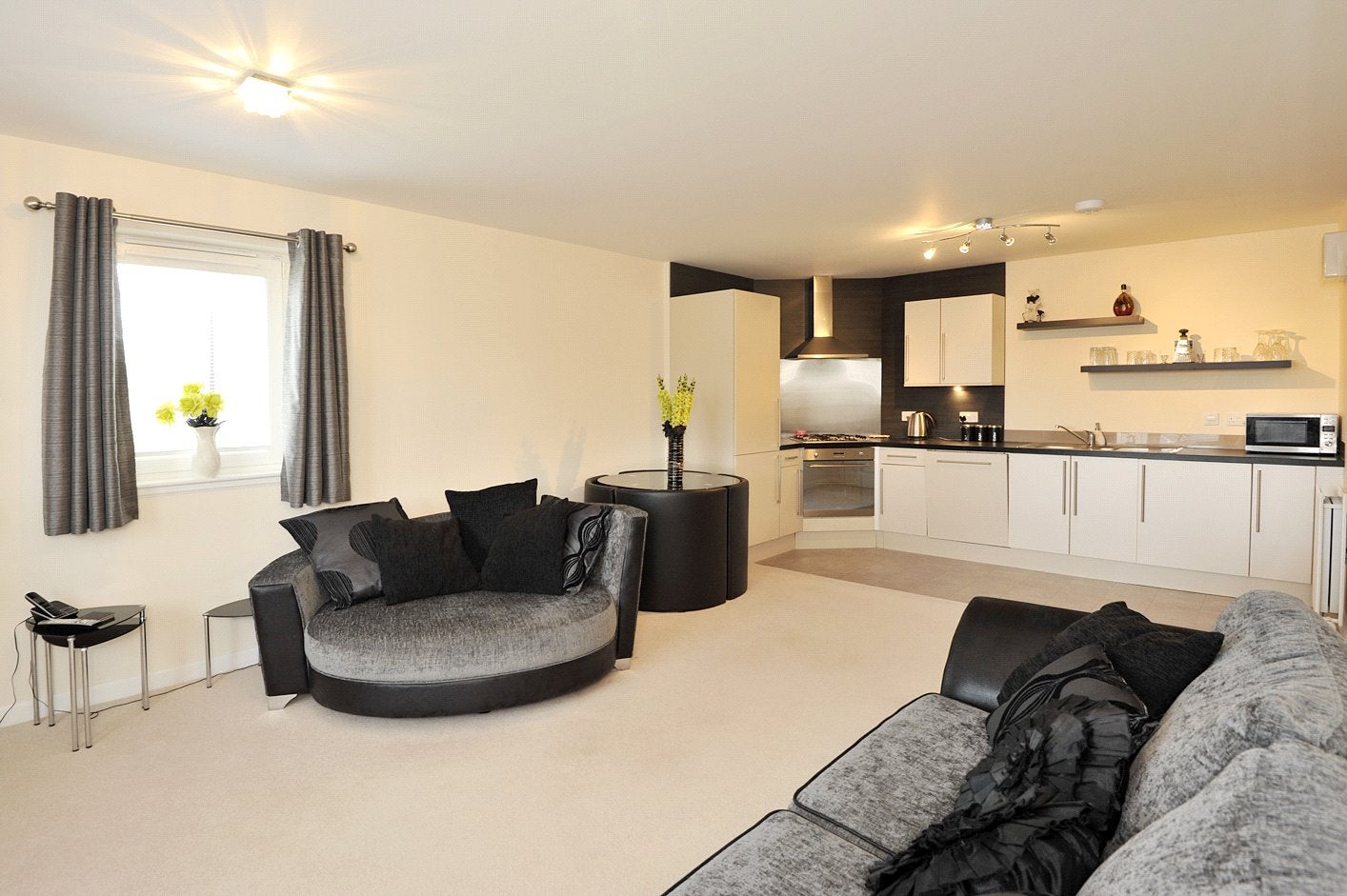 Flat Broadshade Drive in Westhill