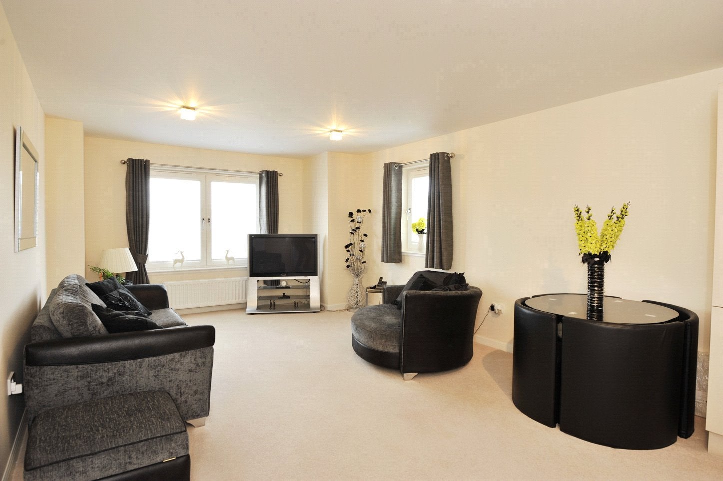 Flat Broadshade Drive in Westhill