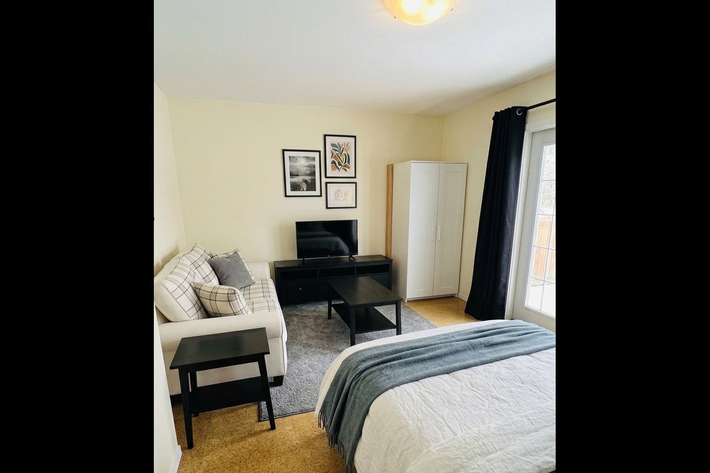Room Mill Pond Close in Greater London