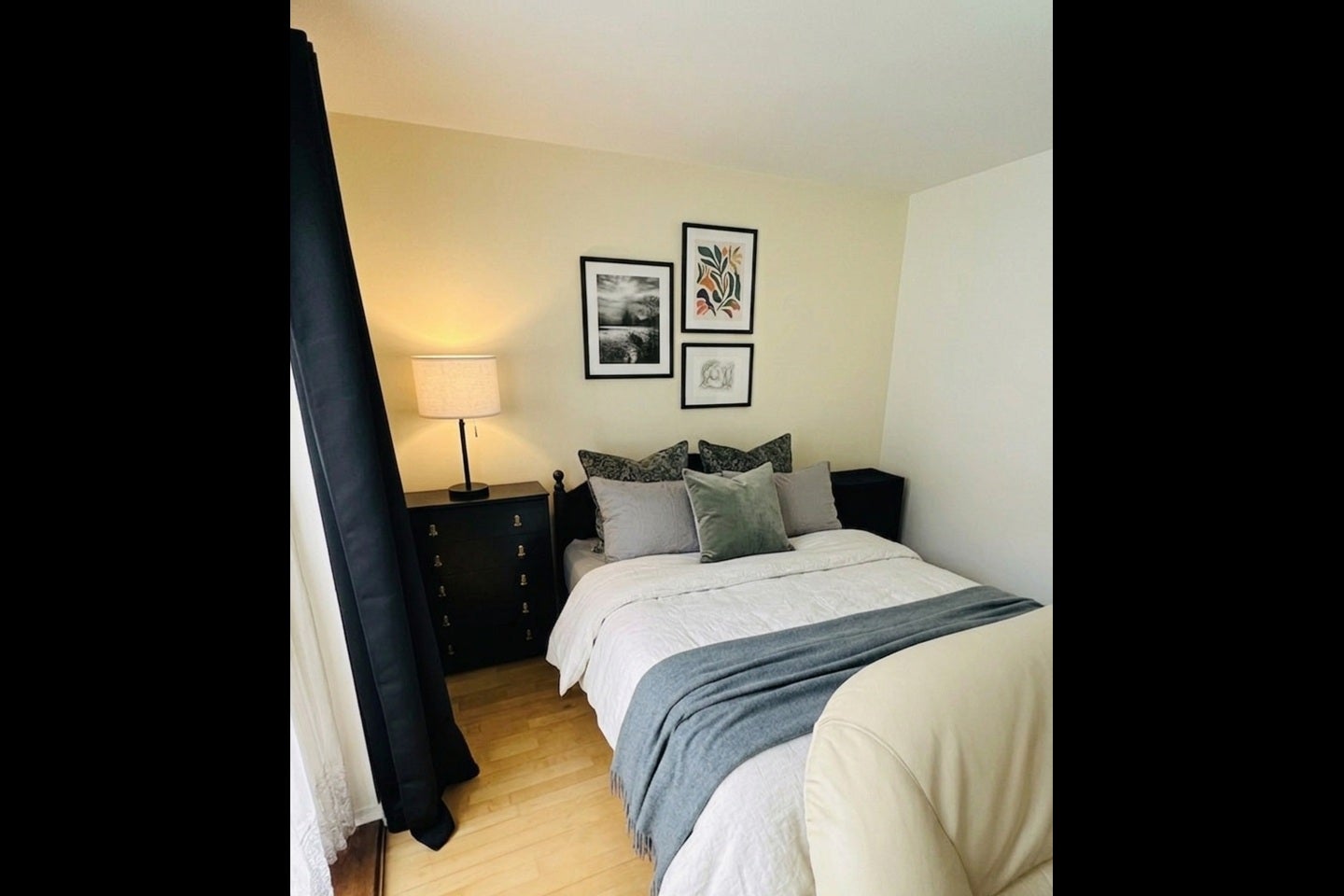 Room Mill Pond Close in Greater London
