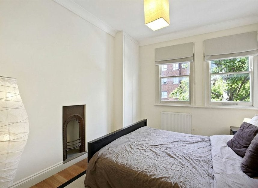 Flat Pleshey Road in Greater London