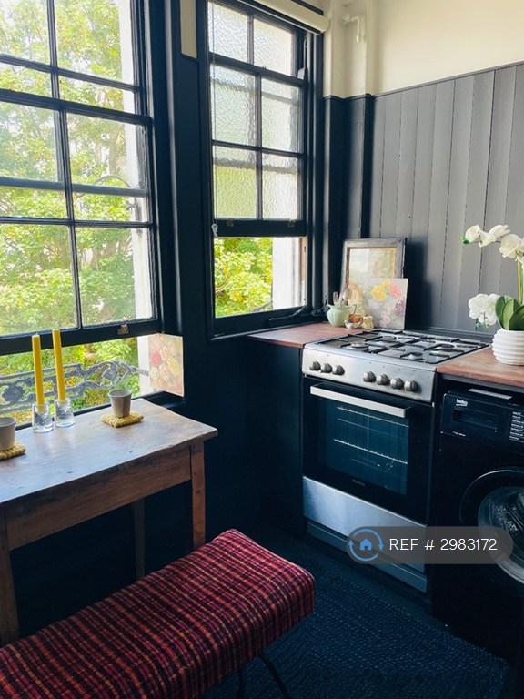 Flat Wellington Square in St Leonards