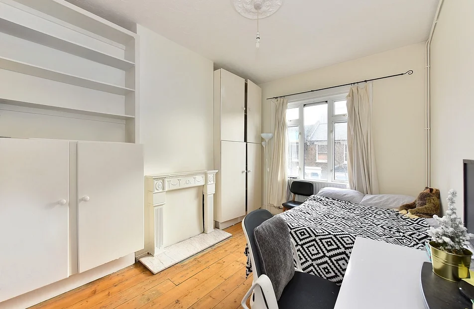 Flat Fulham Palace Road in Greater London