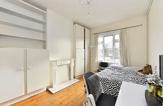 Flat Fulham Palace Road in Greater London