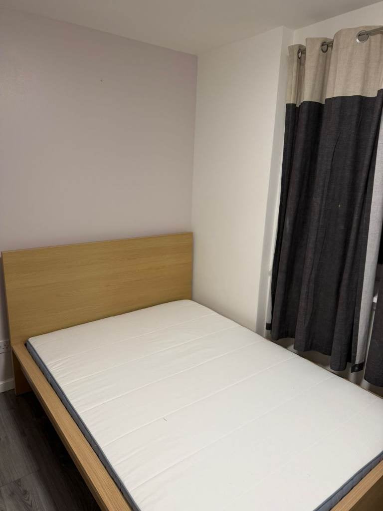 Flat Calton Road in City of Edinburgh