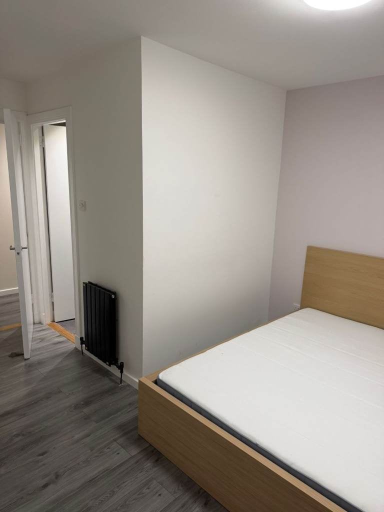 Flat Calton Road in City of Edinburgh