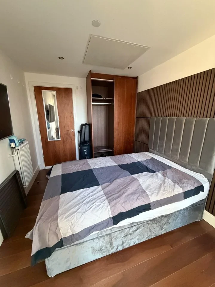 Room Lincoln Plaza in Greater London
