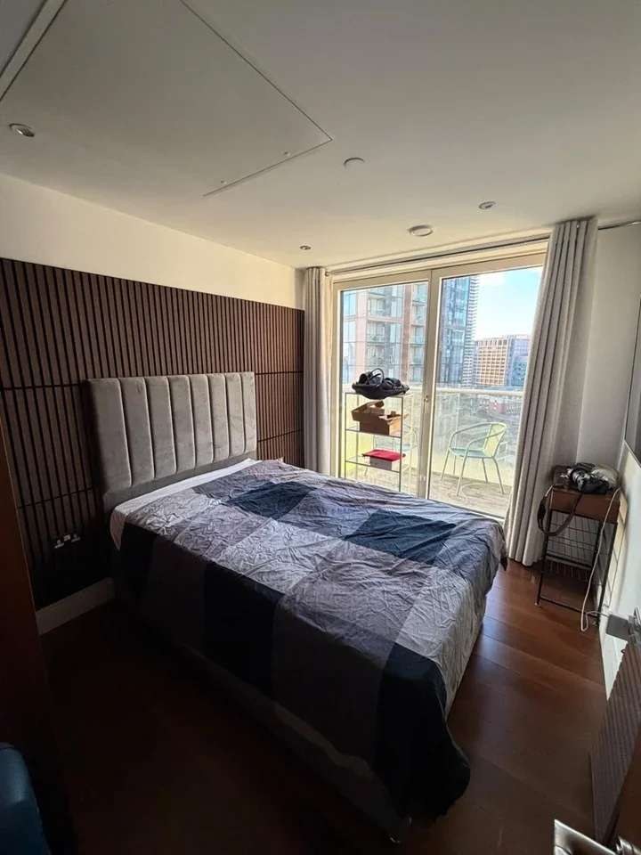 Room Lincoln Plaza in Greater London