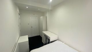 Room Cornwall Road in Coventry