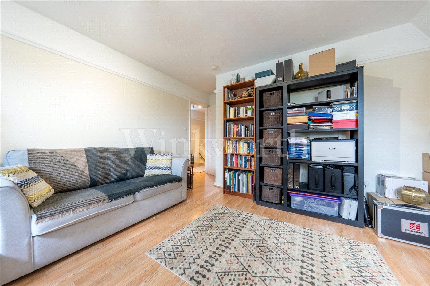 Flat Hodford Road in Greater London