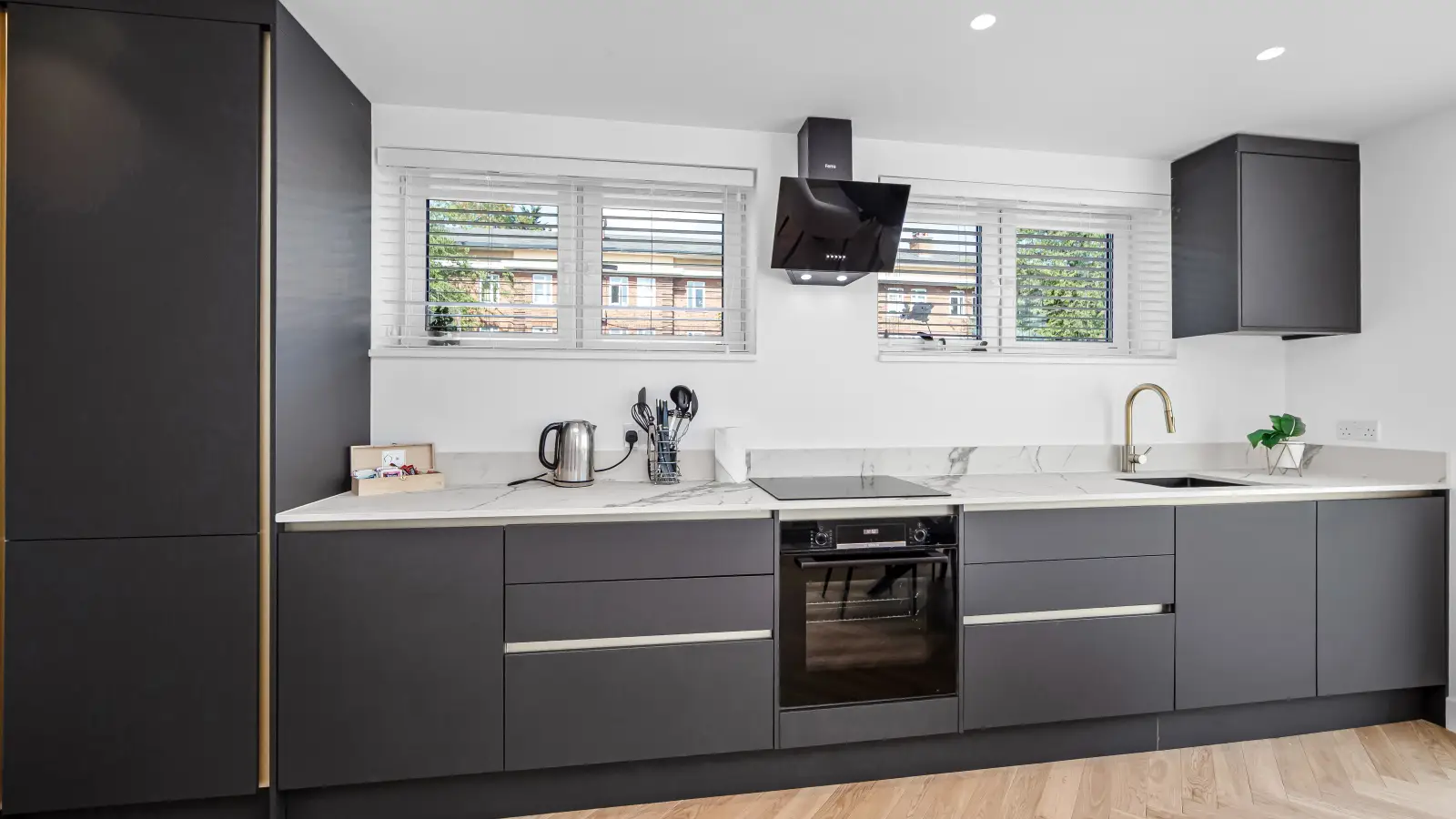 Flat Waldeck Road in Greater London