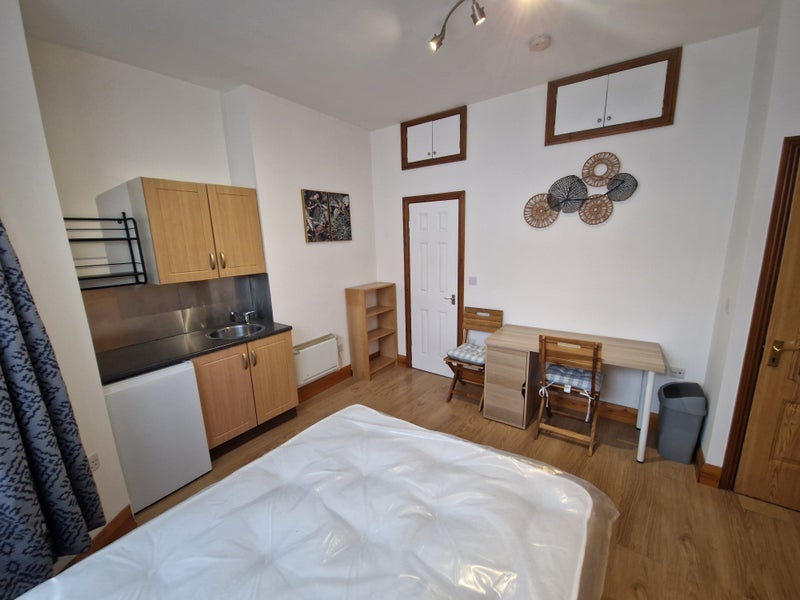 Room Myddleton Road in Greater London