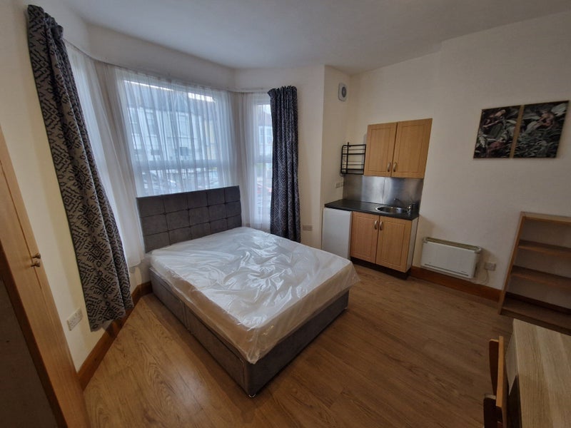 Room Myddleton Road in Greater London