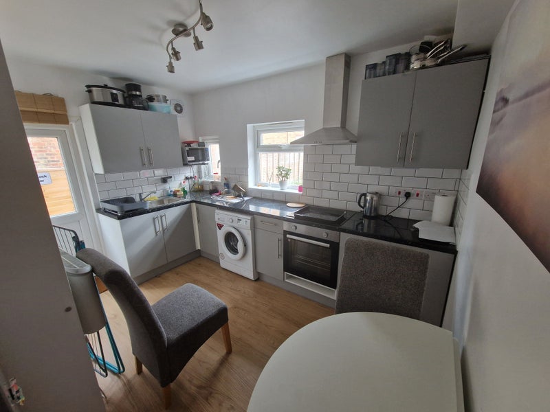 Room Myddleton Road in Greater London