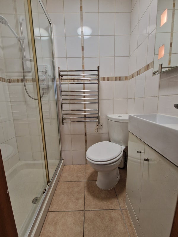 Room Myddleton Road in Greater London
