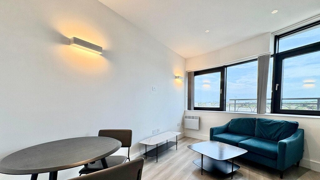 Flat Great West Road in Greater London