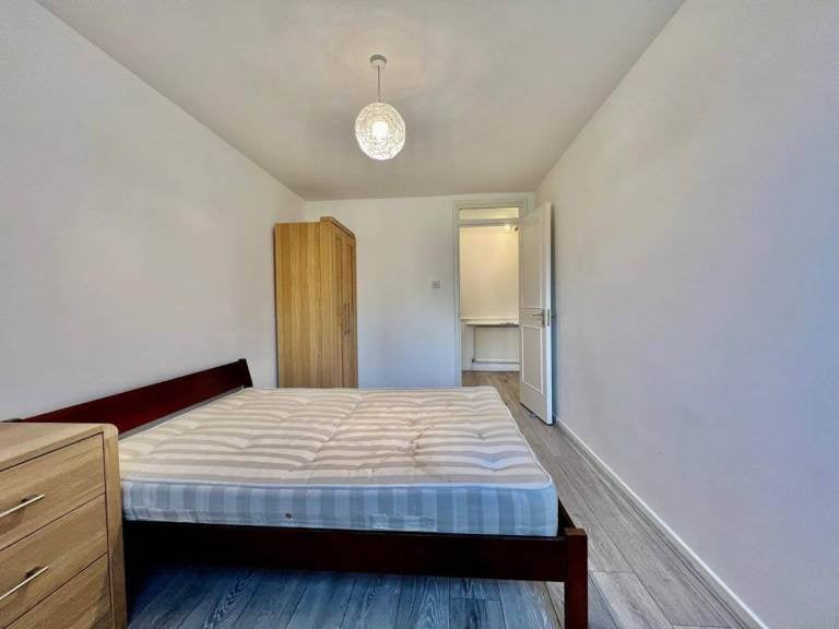 Flat Wilson Close in Greater London