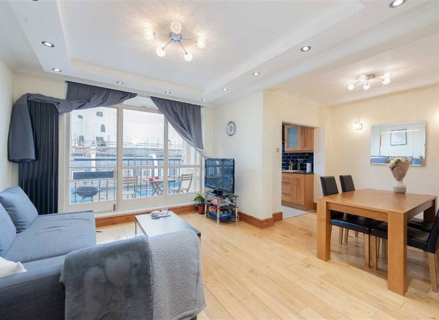 Flat Lancaster Gate in City of Westminster