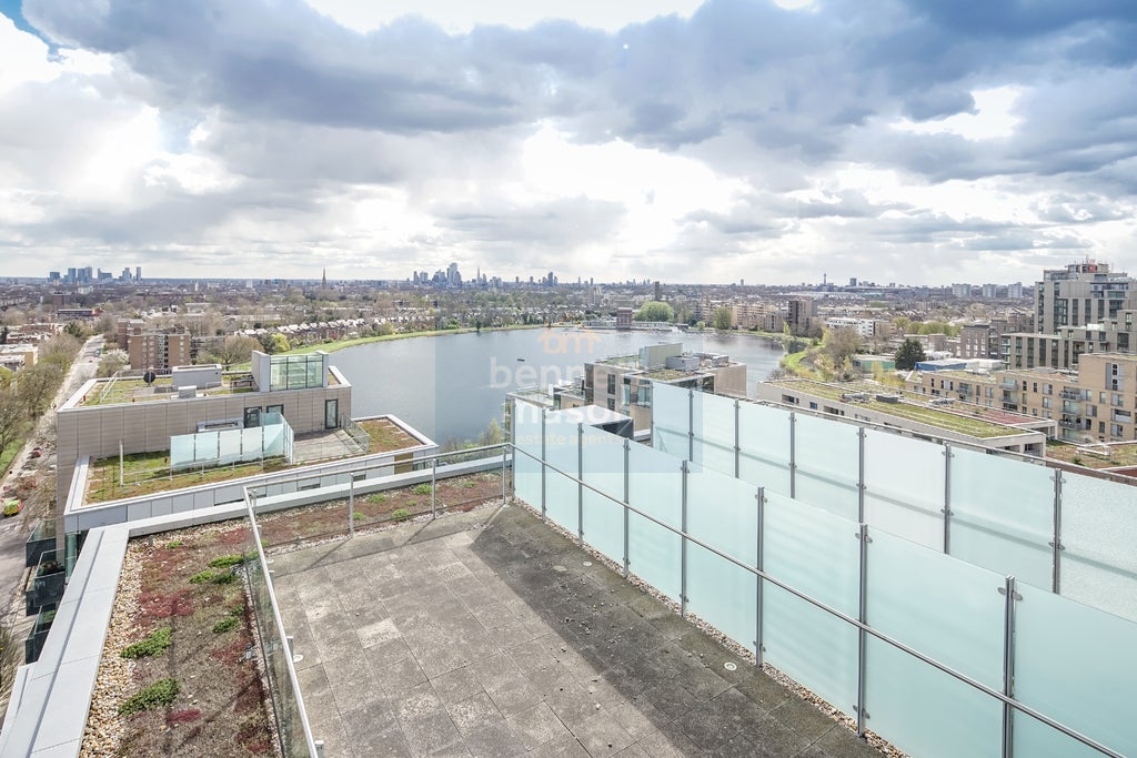 Flat Woodberry Grove in Greater London