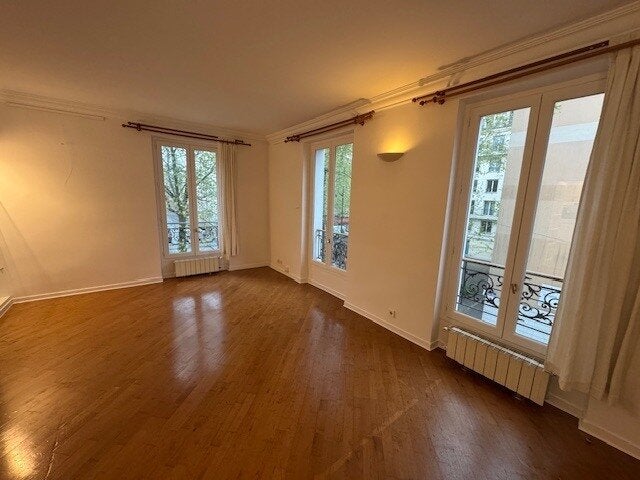 Flat Rue Saint-Charles in Paris