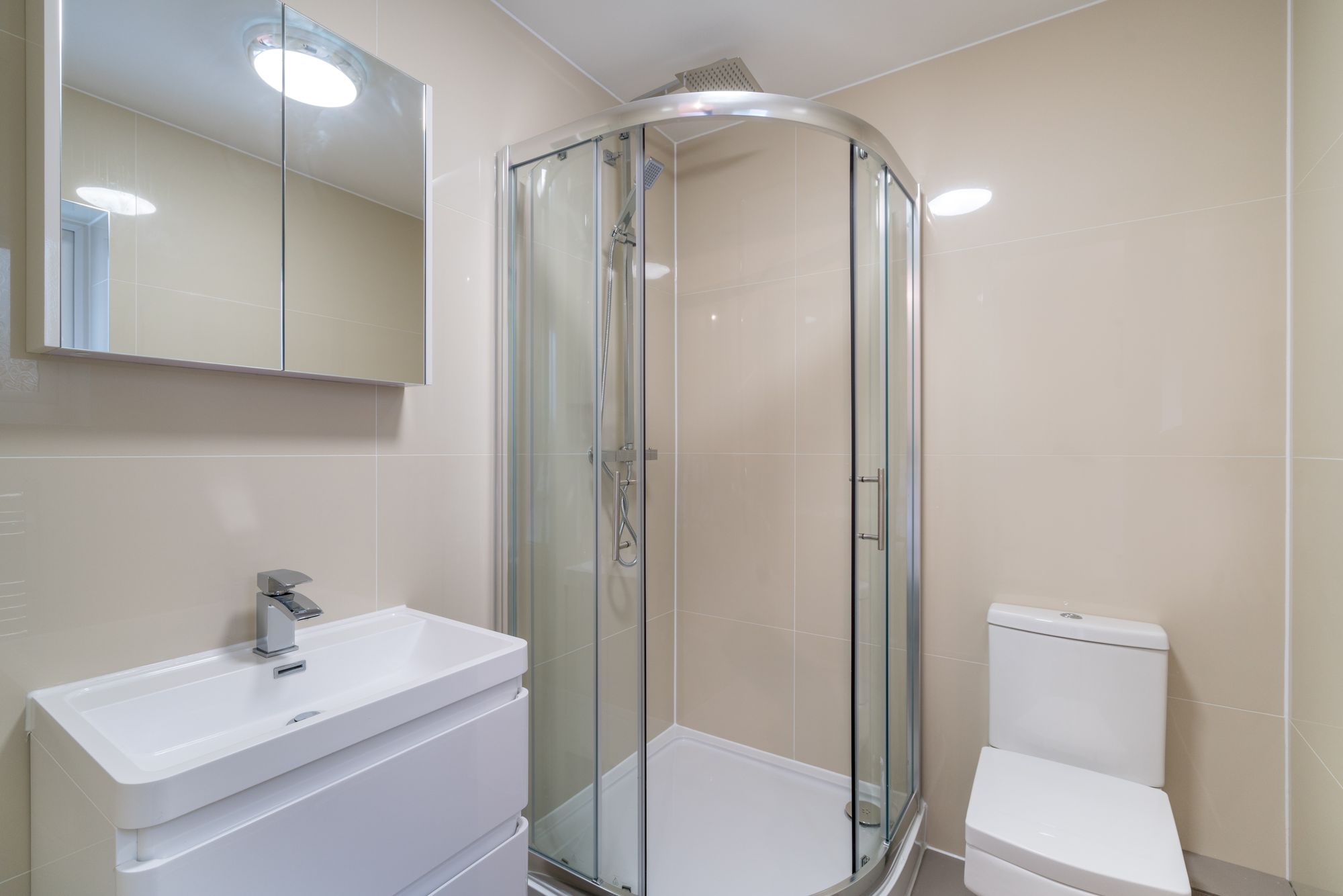 Room Crooke Road in Greater London
