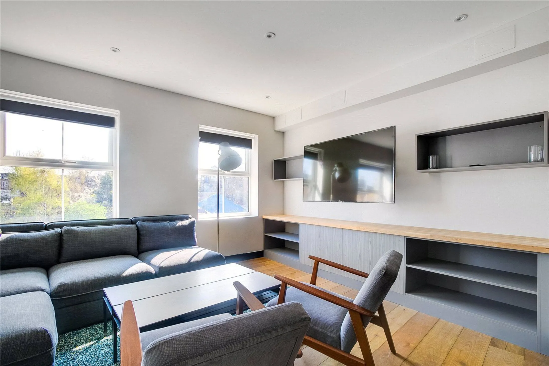 Room Stormont Road in Greater London