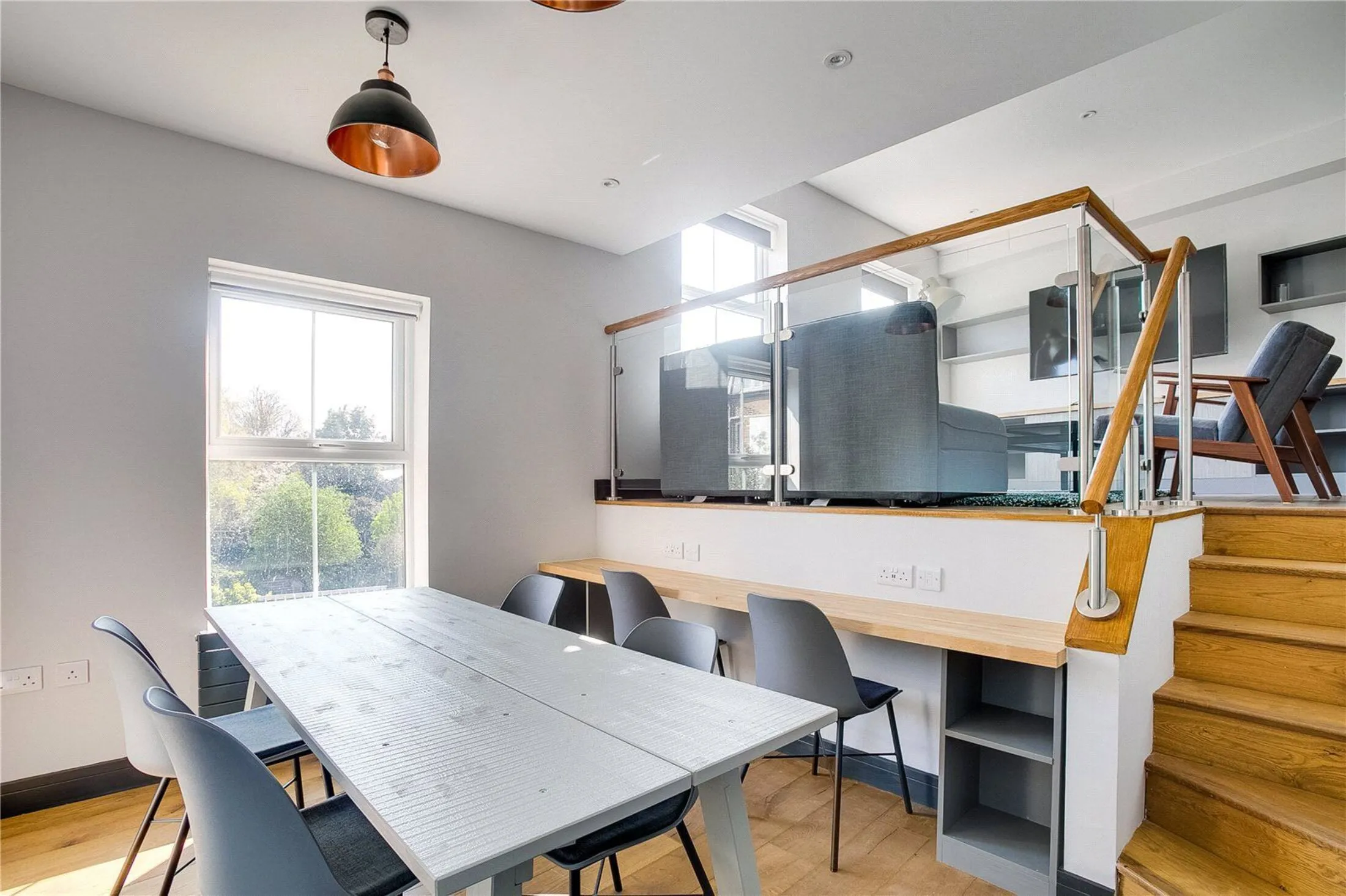 Room Stormont Road in Greater London