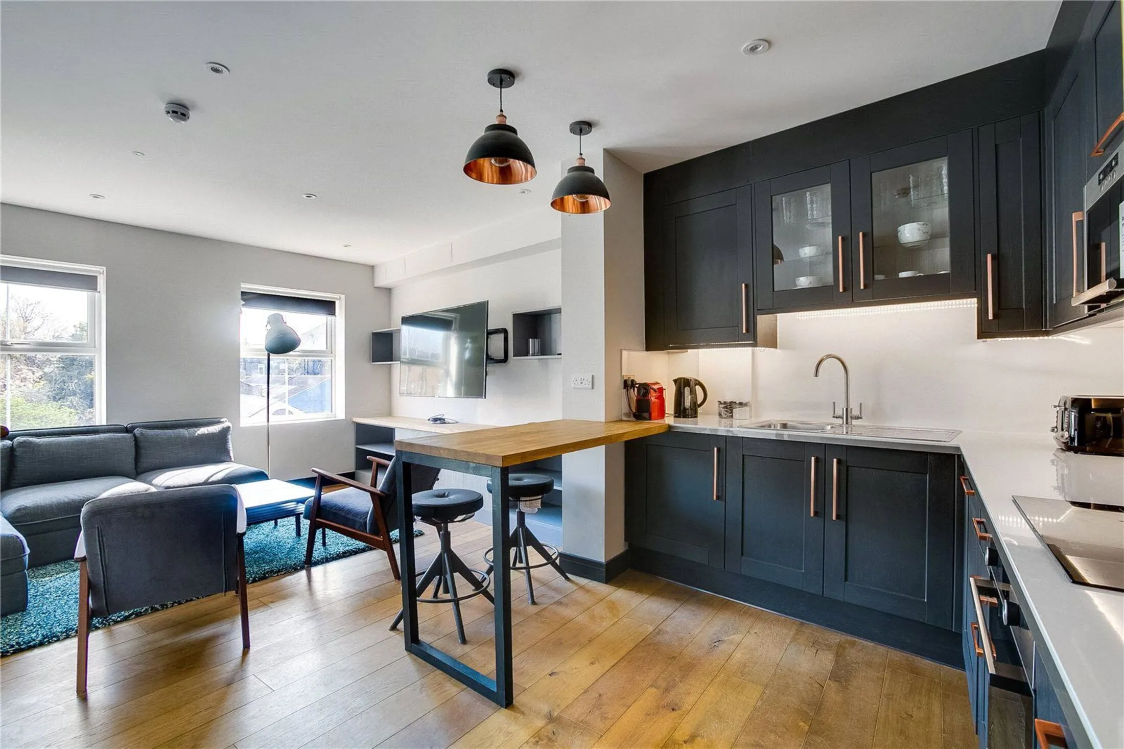 Room Stormont Road in Greater London