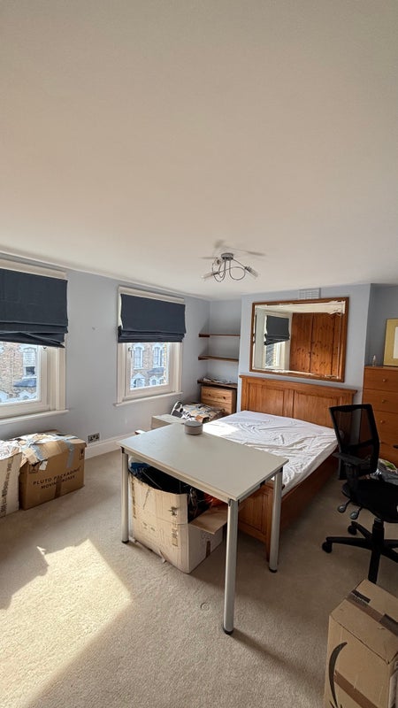 Room Dalyell Road in Greater London