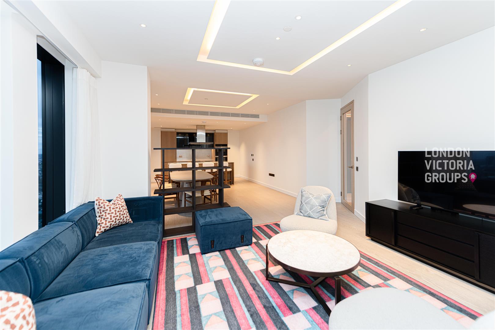 Flat Nine Elms Lane in Greater London