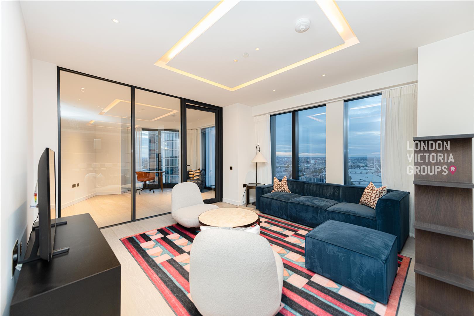 Flat Nine Elms Lane in Greater London