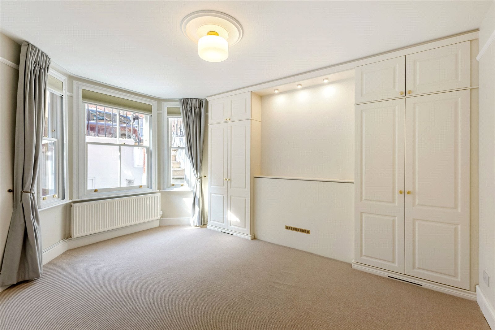 Flat Robinson Street in Greater London