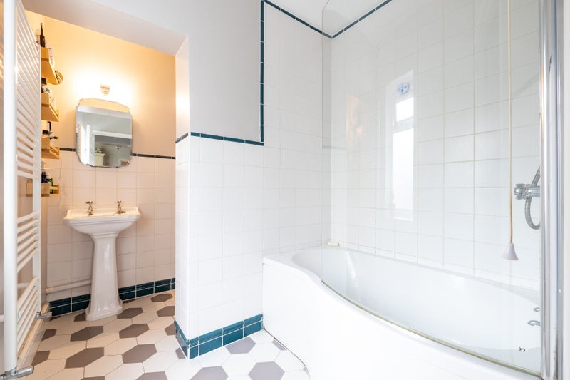 Room Goodall Road in Greater London