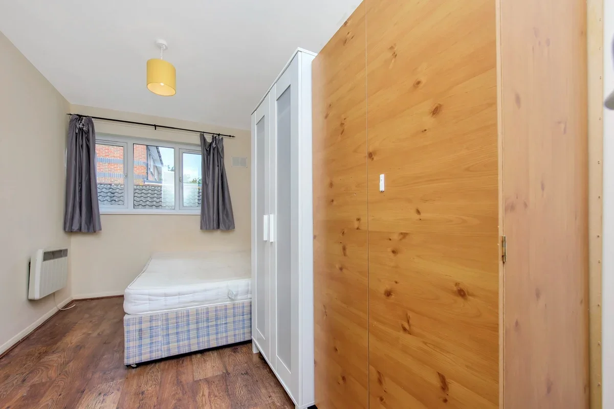 Flat Ambassador Square in Greater London