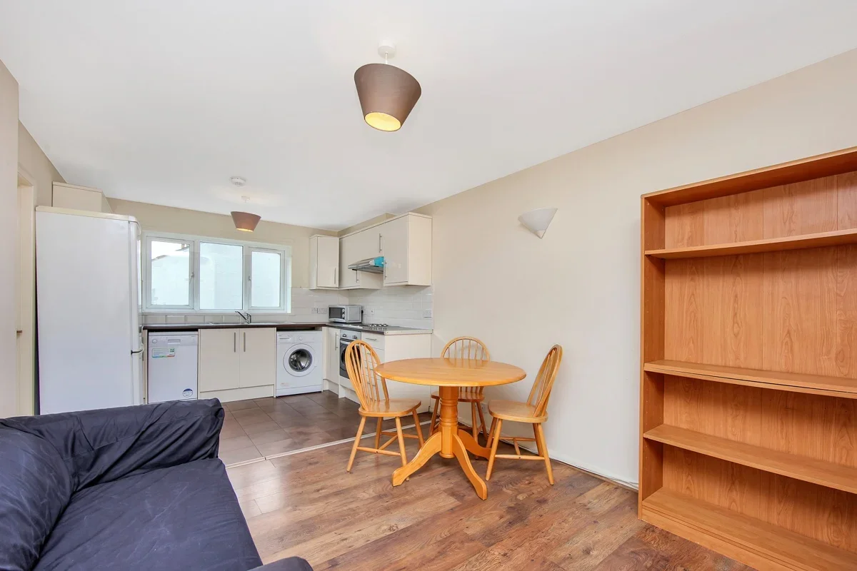 Flat Ambassador Square in Greater London