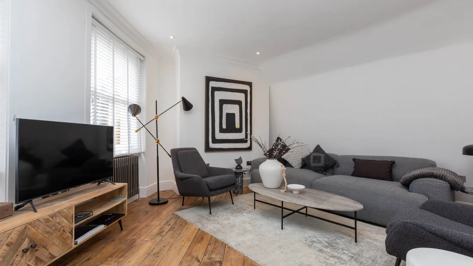 Flat Stephen Street in Greater London