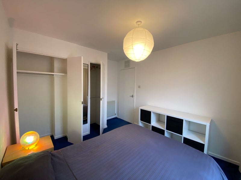Room Copping Close in Greater London