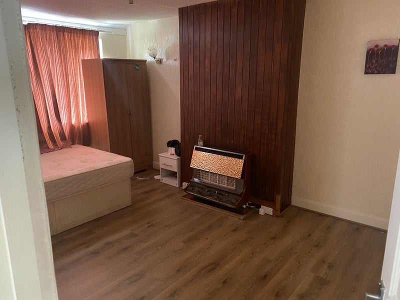 Room Meadowview Road in Greater London
