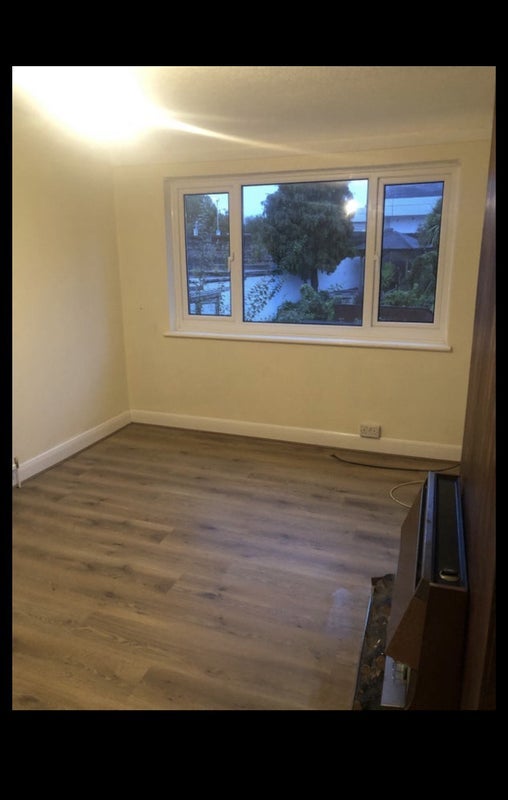 Room Meadowview Road in Greater London